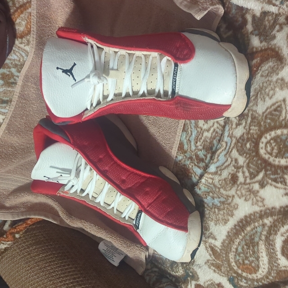 Infrared Jordan 13s size 13 fit more like a 12. 100% authentic plenty of life. - Picture 2 of 5